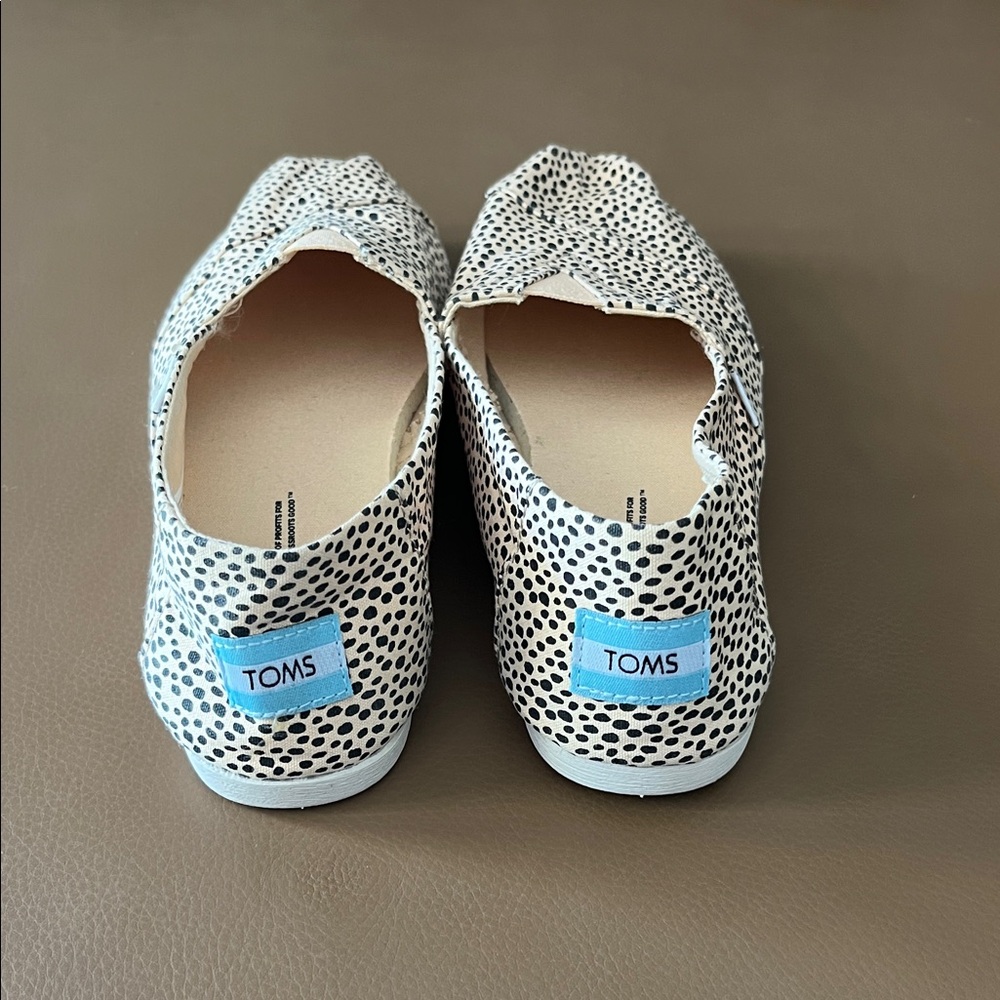 TOMS Women's Black and White Slip-On Shoes - Picture 4 of 4